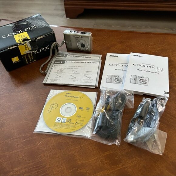 Nikon Coolpix L11 Digital Camera 3X Optical Zoom - Picture 6 of 9